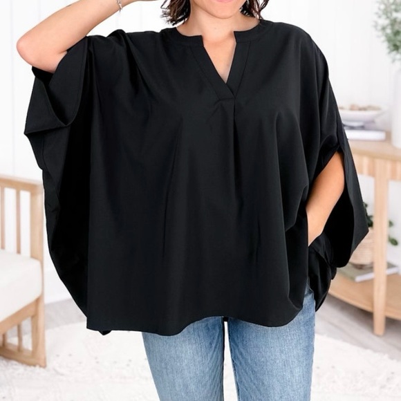 NWOT Andree by Unit Split Neck Poncho Top - Picture 1 of 2